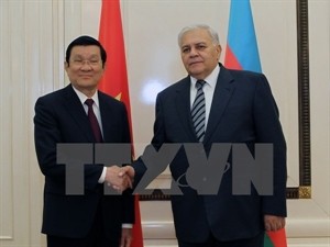 At the meeting with Speaker of the National Assembly of Azerbaijan Ogtay Asadov (Source: VNA)